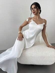 Firerie 女士优雅新款缎面面料连衣裙立体花朵吊带度假装白色裙子露背连衣裙婚礼派对伴娘服适合海滩度假花园派对浪漫婚礼季伴娘户外活动/夏季服装/毕业礼服/节日服装 - 白色 - 查看 2