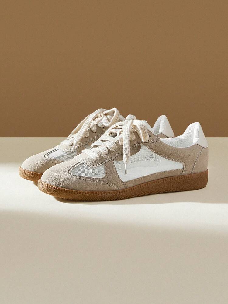 CUCCOO EASI 여성용 통기성 있는 속 빈 디자인 라운드 토 플랫 스니커즈, 편안한 일상 착용용 캐주얼 회색 & 화이트 메시 패브릭 스포츠 신발