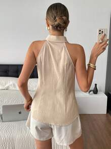 SHEIN Frenchy Chemise sans manches à boutons devant pour femmes, couleur unie, élégante, col chemise, Top épaules dénudées, design de rabat de fausse poche, en coton crêpe de couleur unie, simple, élégante, débardeur casual pour tous les jours, convient pour les déplacements en été. - Nude - Voir 2