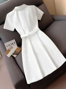 Franclia Damen Einfarbiges Lässig Kurzkleid mit umgeschlagenem Kragen, Kurzarm und Gürtel um die Taille