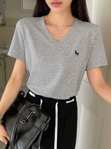 DAZY 女士V领刺绣休闲短袖T恤 - 淺灰色 - 查看 6
