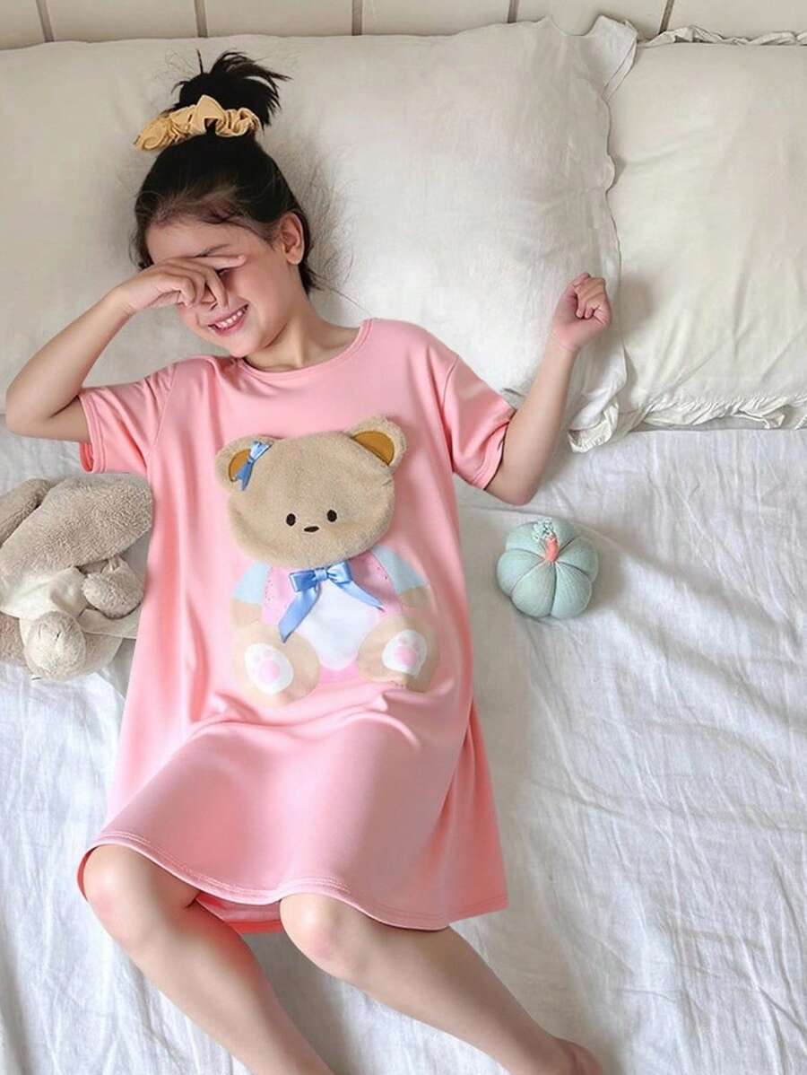 女童柔软舒适针织连衣裙，可爱小熊印花，蓝色蝴蝶结，毛绒 3D 贴花，粉色圆领长裙，睡衣套装 - 粉色 - 查看 1