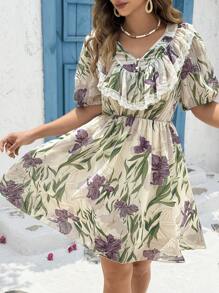 Flirla Vestido Elegante de Manga Curta com Estampa Floral, Decote em V, Renda e Aplicação em Plus Size - Multicolorido - Visão 1