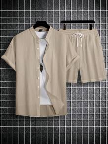 Manfinity Homme Ensemble chemise à manches courtes et shorts unicolore pour hommes en été. Ensemble deux pièces d'été en lin pour hommes. Ensemble deux pièces casual pour hommes. Ensemble deux pièces d'été pour hommes. Ensemble deux pièces assorti pour hommes.