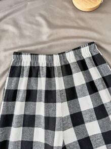 SHEIN Bộ đồ ngủ đôi tối giản cho bé gái tuổi teen, gồm áo hai dây ren có dây điều chỉnh và quần kẻ caro, 2 món, phong cách thanh lịch Pháp. - Đen và trắng - Xem 4