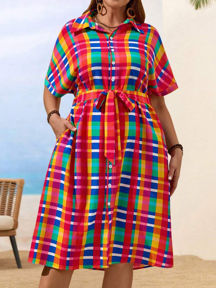 Robe d'été décontractée et casual en grande taille avec boutons devant et manches courtes en tissu à carreaux