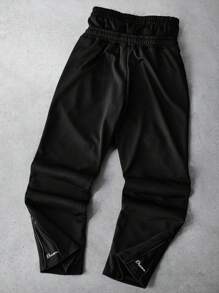 Manfinity Streetrush Pantalones deportivos de estilo callejero joven para hombres, con diseño bicolor a juego con la de la calle. Con diseño de cintura y cremalleras en los tobillos. Estos pantalones holgados presentan el eslogan "Los sueños se hacen realidad", que encarna la estética del rock callejero. Son perfectos para festivales de música y atuendos cotidianos, lo que los convierte en un excelente regalo para novios o maridos. Este estilo refleja el streetwear Y2K. Pantalones de moda de calle de 2 en 1 con dobladillo con cremallera para hombres, pantalones joggers negros para hombres, pantalones de streetwear para hombres, pantalones de streetwear para hombres, pantalones de streetwear para hombres.