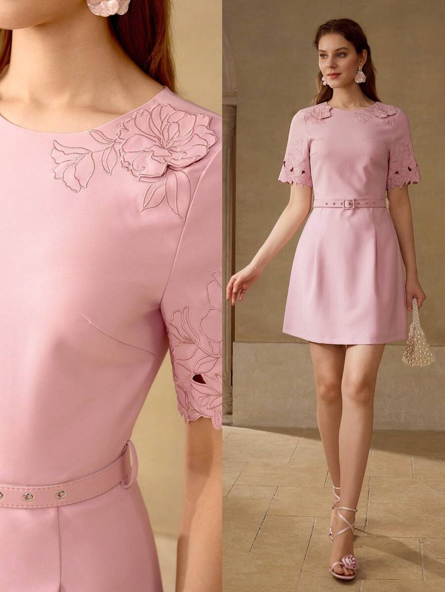 MOTF PREMIUM VESTIDO CEÑIDO CON BORDADO FLORAL - Rosa - Ver 1