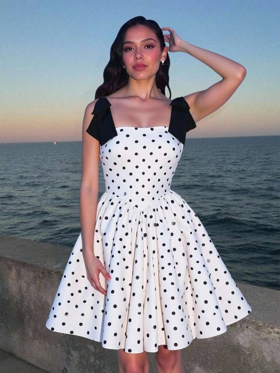 Vestido mini de verano elegante para adolescente con estampado de lunares, correa ajustable, decoración de lazo, ajuste delgado, adecuado para fiestas, para niñas de talla pequeña - Blanco y Negro - Ver 1