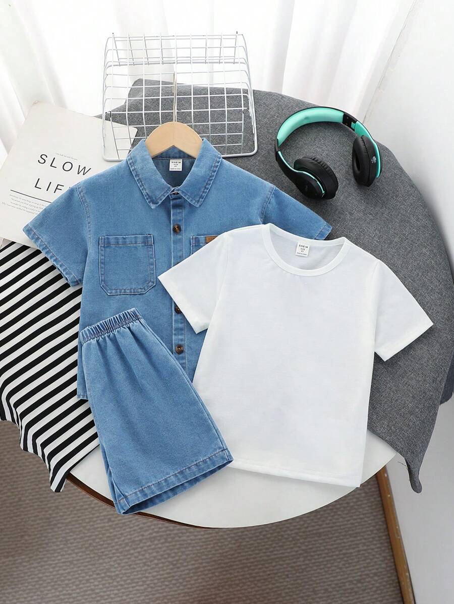 SHEIN Set de 3 piezas con camisa de mezclilla estilo americano vintage, camiseta de manga corta blanca y pantalones cortos de mezclilla casuales para niños adolescentes con un diseño suelto de moda coreana de verano - Lavado ligero - Ver 1