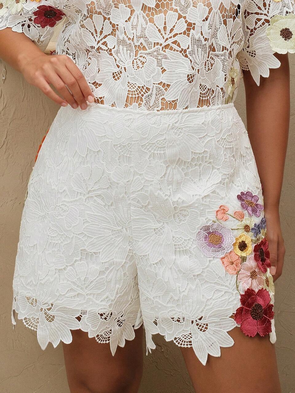 Plus Size Women's Elegant Romantic Embroidered 3D Lace Floral Applique White Shorts