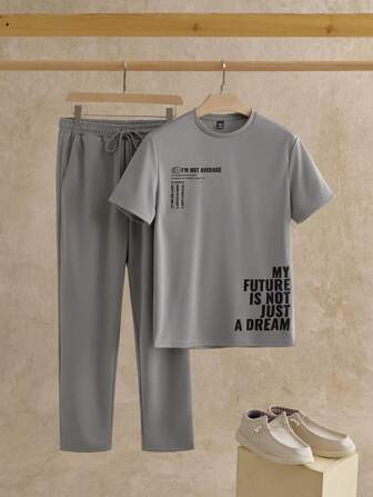 Manfinity NXTstreet 2 件男士字母印花针织圆领短袖 T 恤和中腰宽松直筒休闲裤套装，适合春夏季，舒适装扮