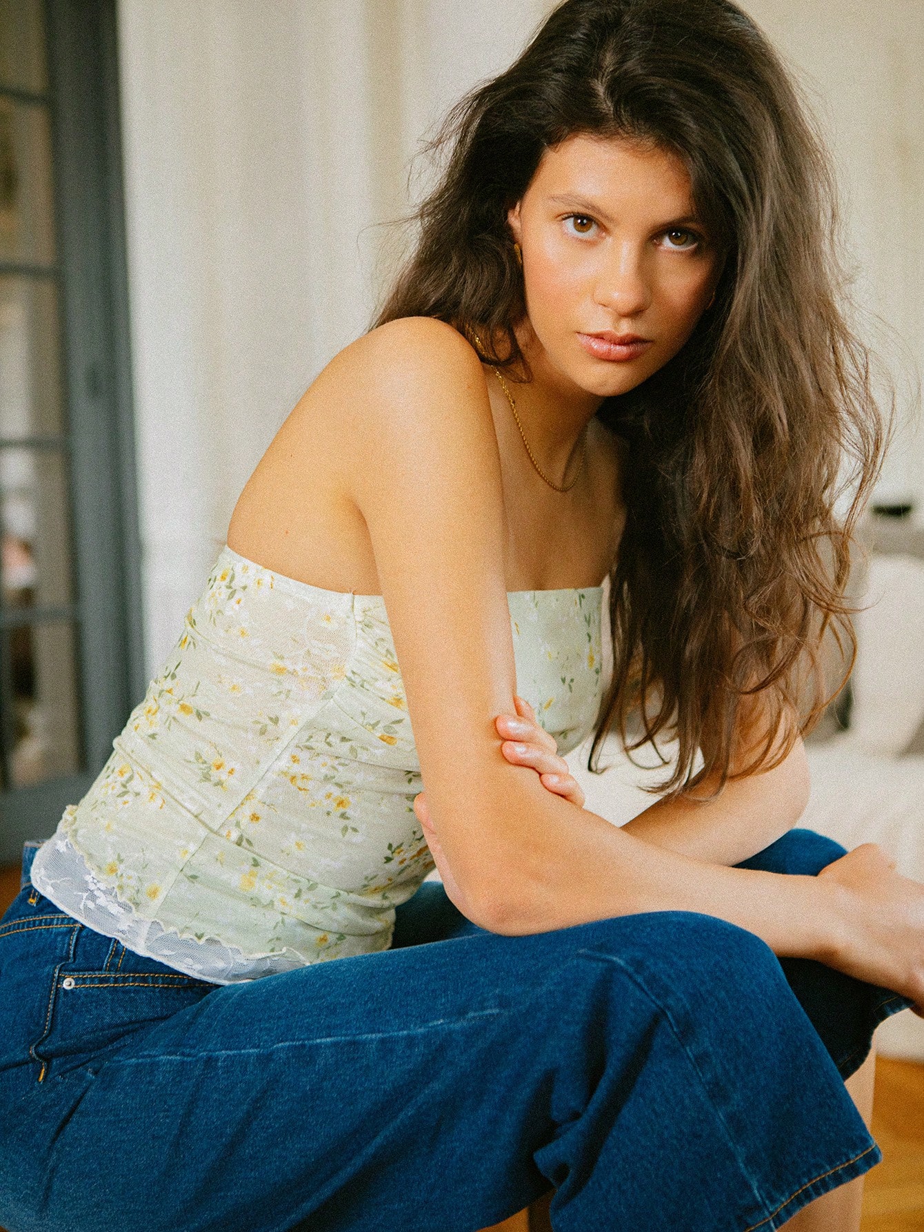 Top tubo amarillo mantequilla con volantes y estampado floral de vacaciones, con ribete de encaje, lindo top de otoño e invierno