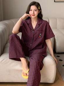 Dazy Plus Set pijamale Plus Size, cu guler plat, carouri, imprimeu desen animat, mânecă scurtă și pantaloni lejeri, ținute