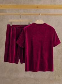 Manfinity NXTstreet 男士时尚休闲天鹅绒纯色圆领短袖 T 恤和短裤两件套，适合派对/夜店，夏季 - 酒紅色 - 查看 2
