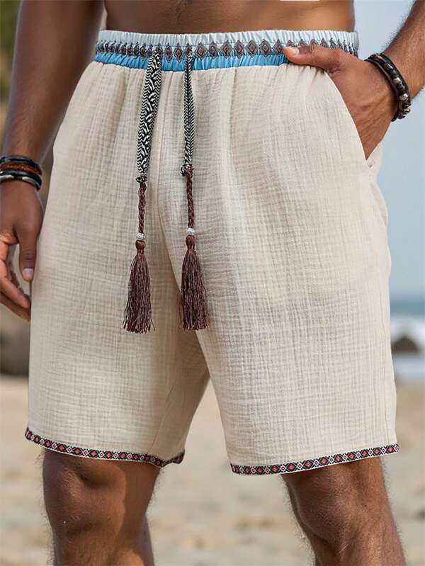 Manfinity Nomadique Ținută casual pentru bărbați, de zi cu zi, pentru vacanță la plajă, pantaloni scurți casual în stil boem clasic, confecționați din material texturat imitație de in și chingi cu model, acești pantaloni scurți vin cu o bandă elastică în talie, perfecți pentru vacanțe la plajă în Hawaii, festivaluri de muzică și ținute zilnice.