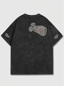 ROMWE MEN Street Life T-shirt à manches courtes décontracté et ample avec impression de slogan pour homme, présentant une décoration de patch asymétrique unique pour une esthétique d'avant-garde, convenant à un style de mode décontracté et moderne - Noir - Voir 2