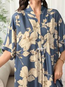 Al Najma 2025年夏季新款阿拉伯风格女式中袖长裙，花卉图案，度假休闲时尚长款开衫，端庄的长袍 - 藍色 - 查看 6