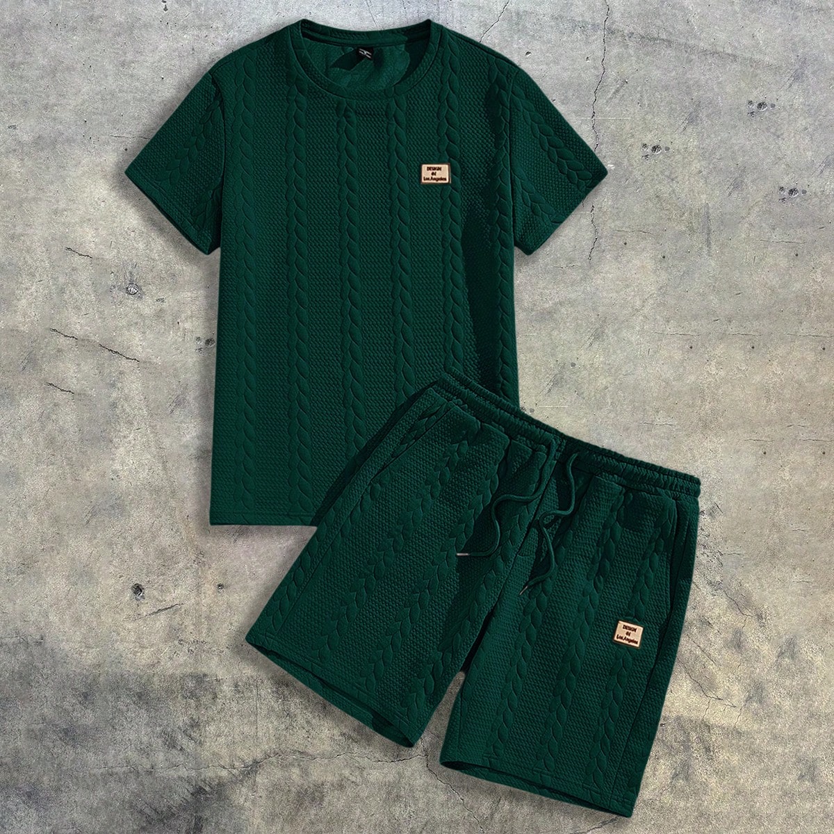 Conjunto de camiseta de manga corta casual con estampado de letras y pantalones cortos con cordón en la cintura para hombre, esenciales de ropa urban