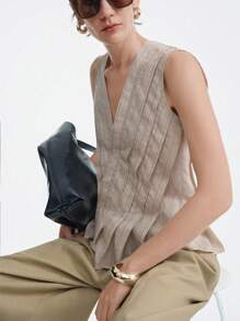 Aalyst Oatmeal Color Pleated Blouse Contrast Striped Minimalist V-Neck Sleeveless Women Shirt - Apricot - View 6