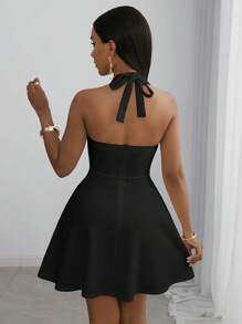 Slaydiva Sommer 2025 Neues Musikfestival, Ostern, Muttertag, Hochzeitssaison Kleid, Alltagstragen, Lässig, Urlaub, Kreuzfahrt Reise, Strand, Sonnenanbetung, Street-Style, Elegant, Pendeln, Business Lässig, Neckholder, Schulterfrei, Rückenausschnitt, Rosegold Metallknopf Dekoration, A-Linie Mini Kleid, Weiß, Damen Kleid