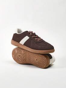 Solezae Zapatillas de entrenamiento retro con cordones y puntera redonda, suela de goma, blanco y marrón, un artículo esencial clásico y versátil - Réplica popular para mujeres del modelo alemán