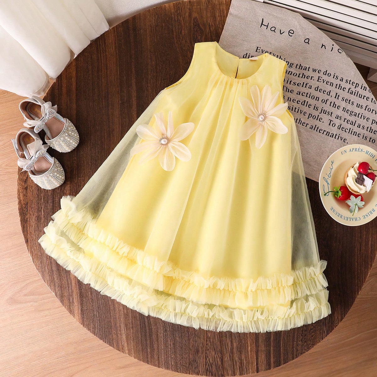 Vestido floral sin mangas para niñas, con diseño elegante y delicado, adecuado para el verano