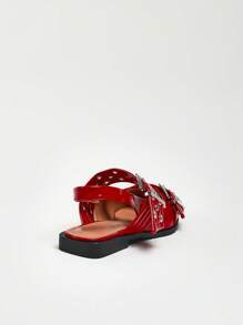 Solezae Ballerine oversize con fibbia, borchie e punta arrotondata, stile punk sofisticato, forma angolare, lusso accessibile e scarpe versatili per primavera ed estate, regalo per la Festa della Mamma