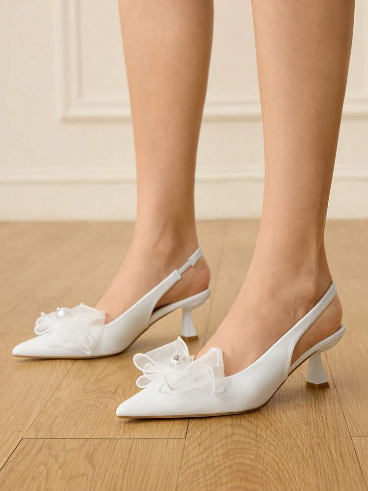 CUCCOO HITCHD Zapatos de tacón alto para mujer, nuevos zapatos de novia y dama de honor de verano con cristales brillantes, perlas y lazo, punta afilada, tacón de aguja, elegantes y románticos, de cuero artificial blanco para vestidos de fiesta, boda y noche