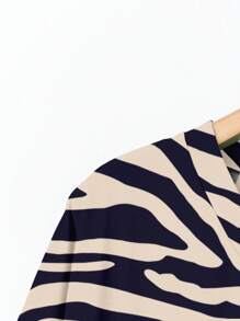 EMERY ROSE 大码女式简约斑马纹V领口袋T恤，夏季休闲装