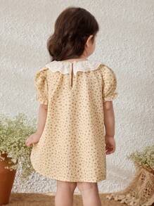 Blossori Vestito per neonata con colletto a balza e maniche a sbuffo, con fantasia floreale ditsy di colore albicocca, da vacanza rustica