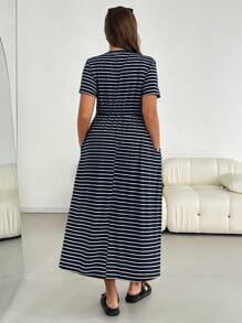 SHEIN Essnce 大码女士休闲连衣裙、短袖连衣裙、条纹连衣裙、女士夏季服装、毕业礼服、外出服装 - 藏蓝色 - 查看 2