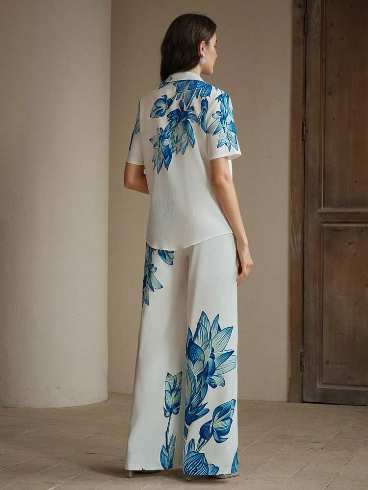 Set de 2 piezas con camisa holgada de manga corta con estampado floral elegante y pantalón recto de cintura elástica en color azul contraste para mujeres