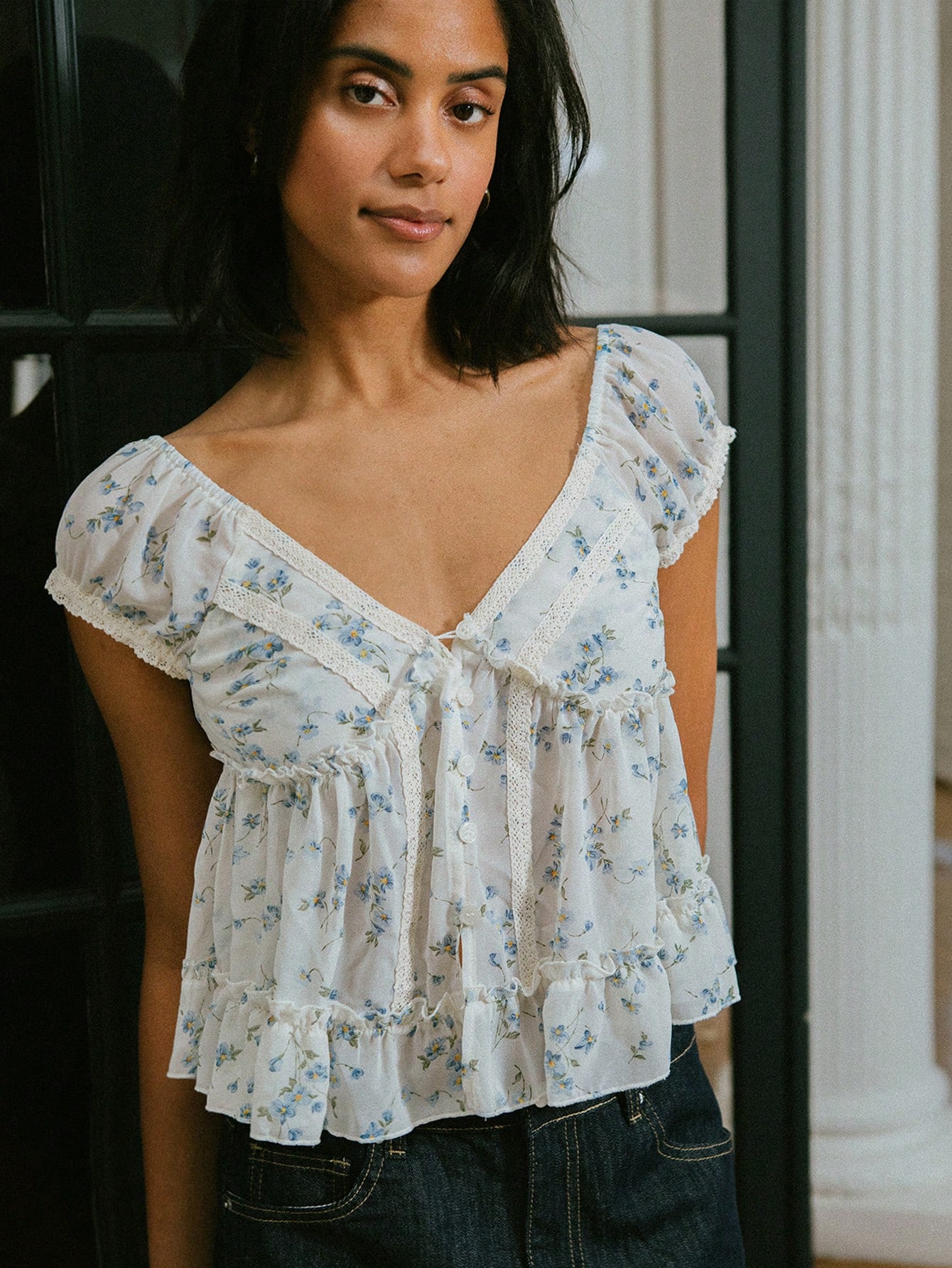 ビンテージ風 フローラルプリント ボタン前開き ブラウス パフスリーブ カットアウトバック バケーションアウトフィット レディース キュート 秋冬トップス