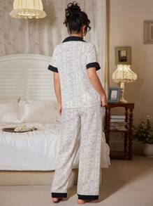 CottageSlumber Conjunto de pijama de mujer con estampado floral de crep de burbujas de color contrastante, manga corta. Detalles cómodos y elegantes de la temporada navideña con esplendor floral abundante. - Multicolor - Ver 2