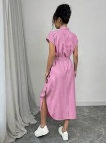 SHEIN Unity 浪漫优雅毕业演唱会装商务休闲老钱风Anouk Yve Aura静谧风通勤粉色条纹衬衫裙短袖口袋蝴蝶结开衩2025春夏度假休闲居家新款长裙 - 粉色 - 查看 2