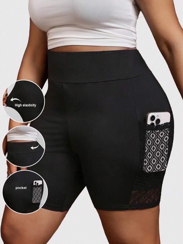 SHEIN CURVE+ Pantalones cortos de gimnasia y playa de verano para mujer talla grande, de diseño deportivo con costuras, bolsillos de encaje calados, leggings ajustados negros. Prendas ideales para vacaciones de verano en el campo o en la playa.
