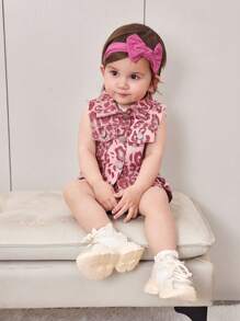 Chaleco corto de mezclilla con estampado de leopardo rosa, de estilo callejero y vanguardista, para bebé niña. Confeccionado en tela de algodón, con bolsillos decorativos y cierre de botones. Prenda versátil y de moda para bebés niñas durante todo el año. - Rosa - Ver 5