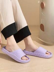 Pantuflas antideslizantes, resistentes a los olores, ligeras y con suela gruesa con estampado de oso de dibujos animados en verde, aptas para uso doméstico de mujeres todo el año. También aptas para pantuflas en forma de corazón para el Día de los Enamorados de niños.