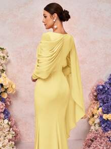 SHEIN Belle Elegante y romántico vestido de dama de honor de punto con cuello redondo, manga larga, pliegues y bajo cola de sirena