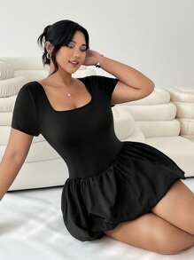 Solflare Plus Size Short Sleeve Square Neck Floral Ruffle Hem Romper With Built-In Shorts And Phone Pocket, Versatile Casual Wear For Daily Outings, Spring/Summer - Black - View 1