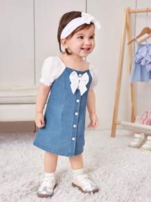 SHEIN Playful Pals 女婴优雅牛仔连衣裙，带蝴蝶结领、泡泡袖、松紧袖口 - 中等水洗藍 - 查看 5