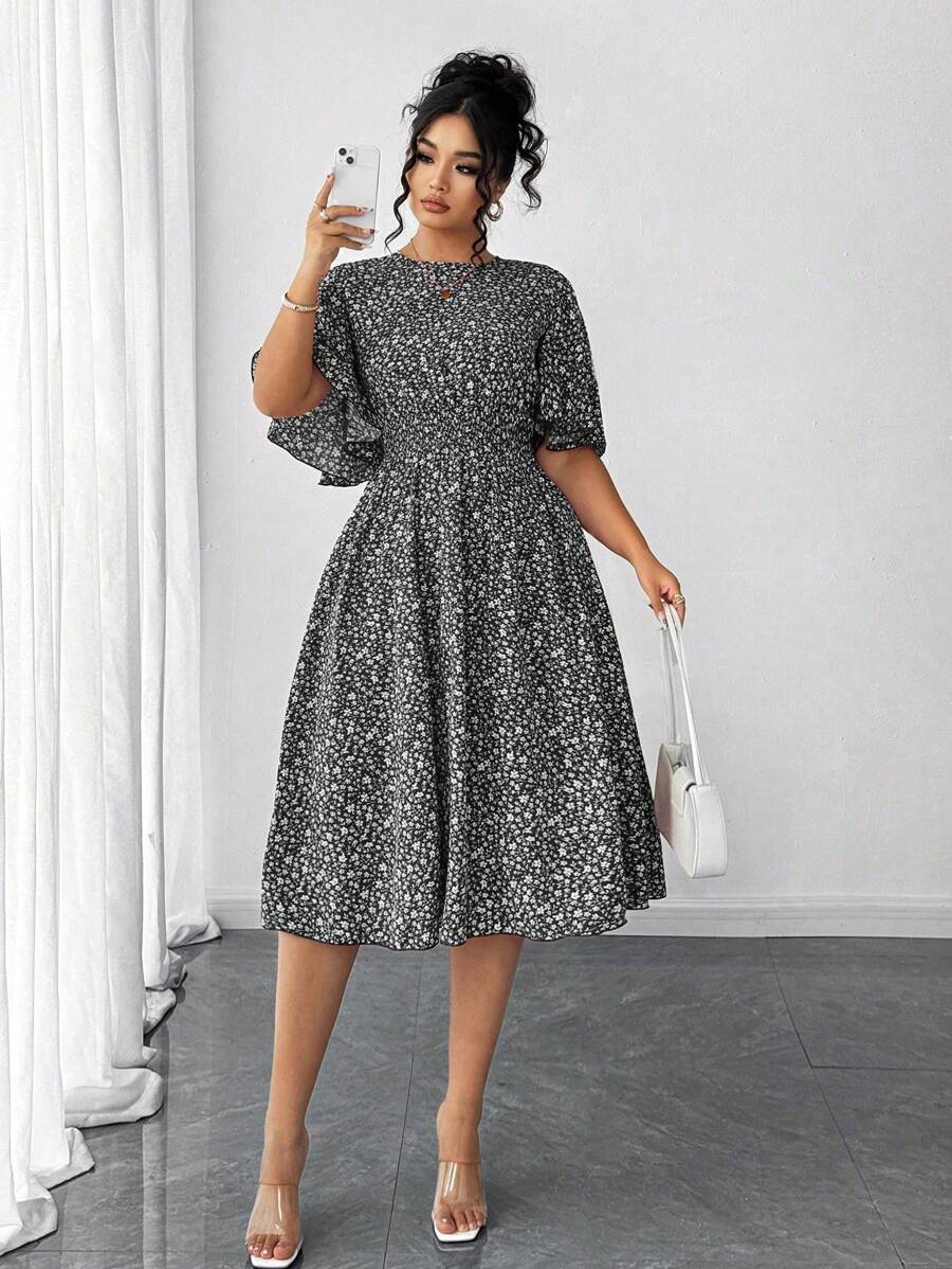 Elenzga Đầm midi chữ A cổ tròn tay bèo nhún họa tiết hoa cỡ lớn cho nữ, trang phục thường ngày thanh lịch - màu đen - Xem 1