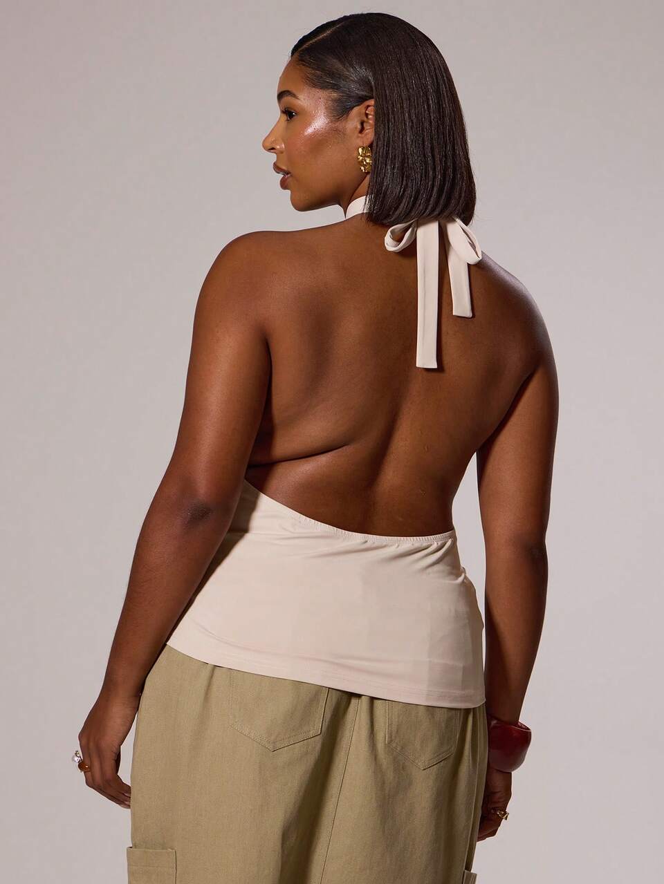 Top sans manches sexy et mignon pour le printemps et l'été, avec encolure ras-du-cou, détail d'anneau, découpe et col bénitier, convient pour la baignade, les vacances