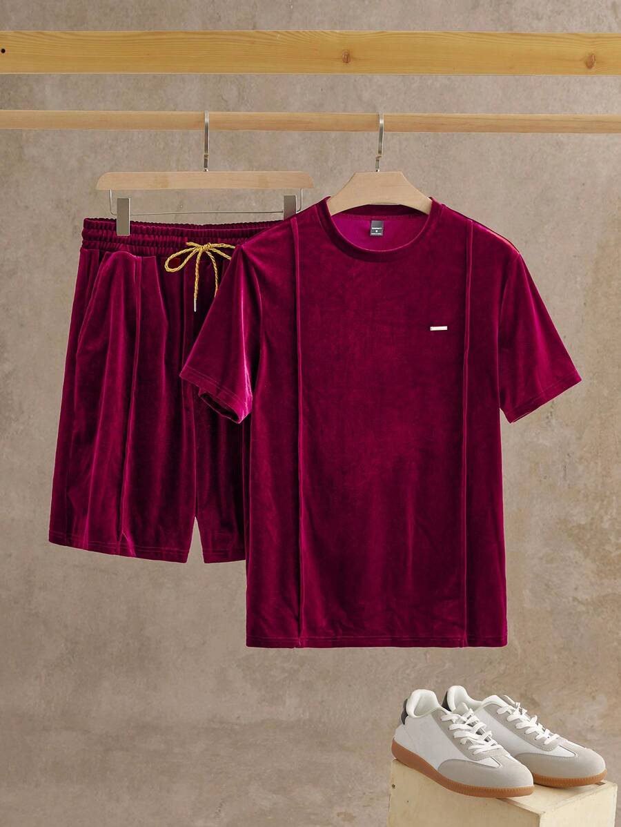 Manfinity NXTstreet 男士时尚休闲天鹅绒纯色圆领短袖 T 恤和短裤两件套，适合派对/夜店，夏季 - 酒紅色 - 查看 1