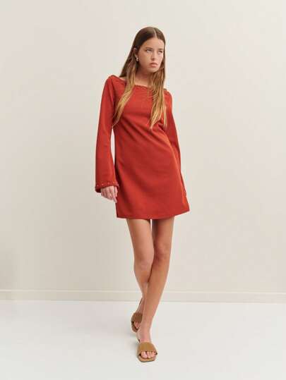 Nöista 红色长袖连衣裙，带有精致的装饰细节，非常适合优雅的晚装、毕业礼服、派对服装、特殊活动、晚宴或半正式聚会。