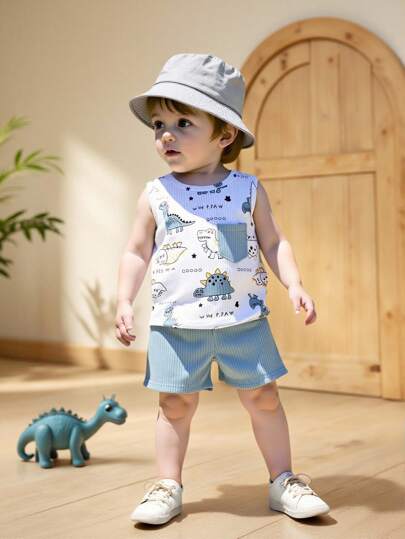 SHEIN Vintaside Kids 男婴夏季卡通恐龙印花圆领无袖上衣搭配纯绿色短裤套装，活泼可爱的风格，适合户外探险、居家舒适和快乐的派对时光