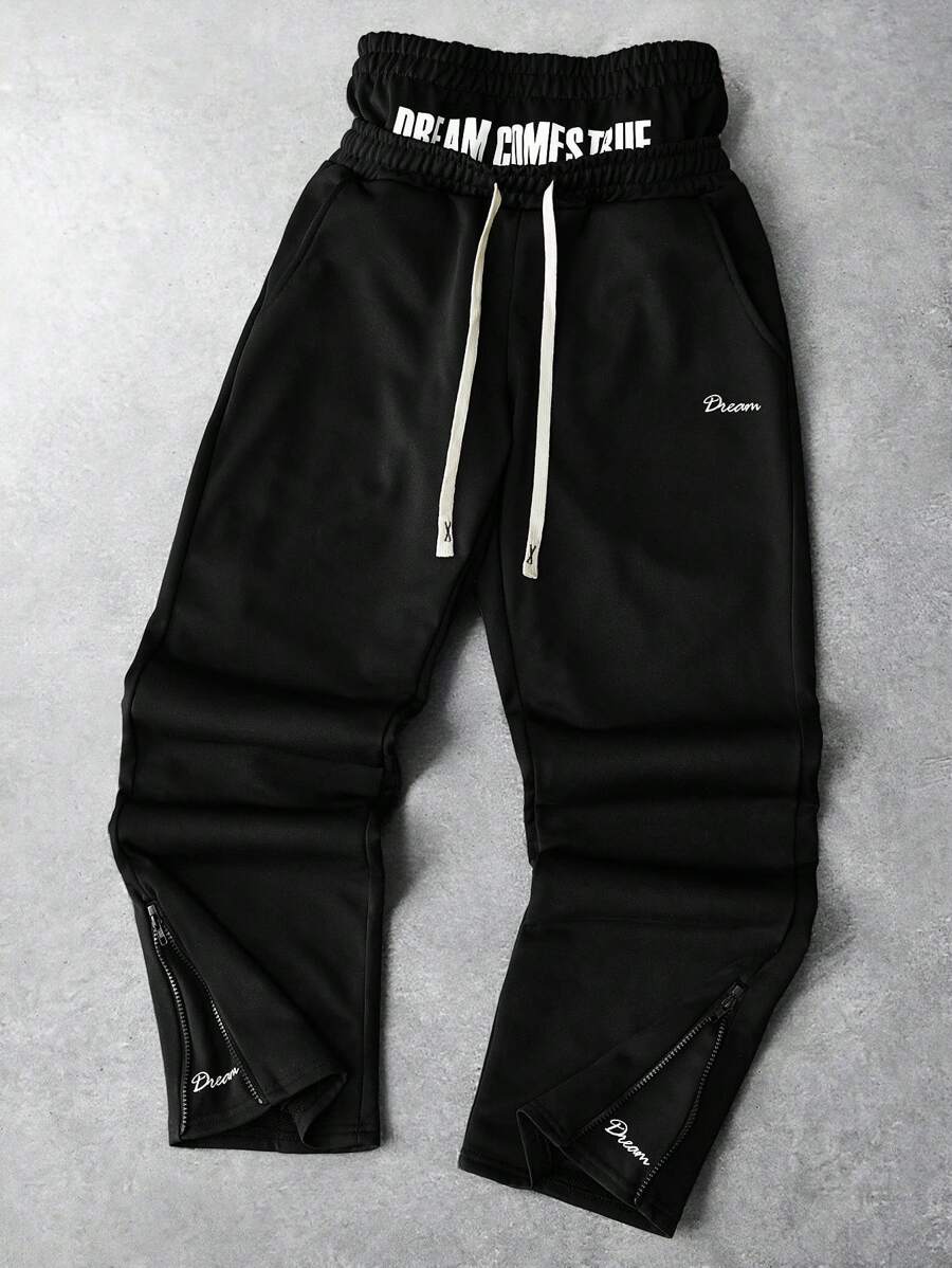 Manfinity Streetrush Pantalones deportivos de estilo callejero joven para hombres, con diseño bicolor a juego con la de la calle. Con diseño de cintura y cremalleras en los tobillos. Estos pantalones holgados presentan el eslogan "Los sueños se hacen realidad", que encarna la estética del rock callejero. Son perfectos para festivales de música y atuendos cotidianos, lo que los convierte en un excelente regalo para novios o maridos. Este estilo refleja el streetwear Y2K. Pantalones de moda de calle de 2 en 1 con dobladillo con cremallera para hombres, pantalones joggers negros para hombres, pantalones de streetwear para hombres, pantalones de streetwear para hombres, pantalones de streetwear para hombres.