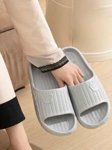 Pantuflas antideslizantes, resistentes a los olores, ligeras y con suela gruesa con estampado de oso de dibujos animados en verde, aptas para uso doméstico de mujeres todo el año. También aptas para pantuflas en forma de corazón para el Día de los Enamorados de niños.