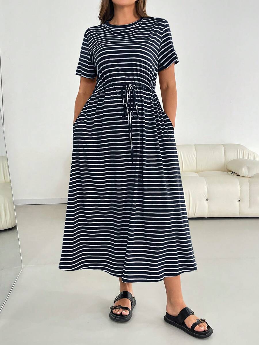 SHEIN Essnce 大码女士休闲连衣裙、短袖连衣裙、条纹连衣裙、女士夏季服装、毕业礼服、外出服装 - 藏蓝色 - 查看 1